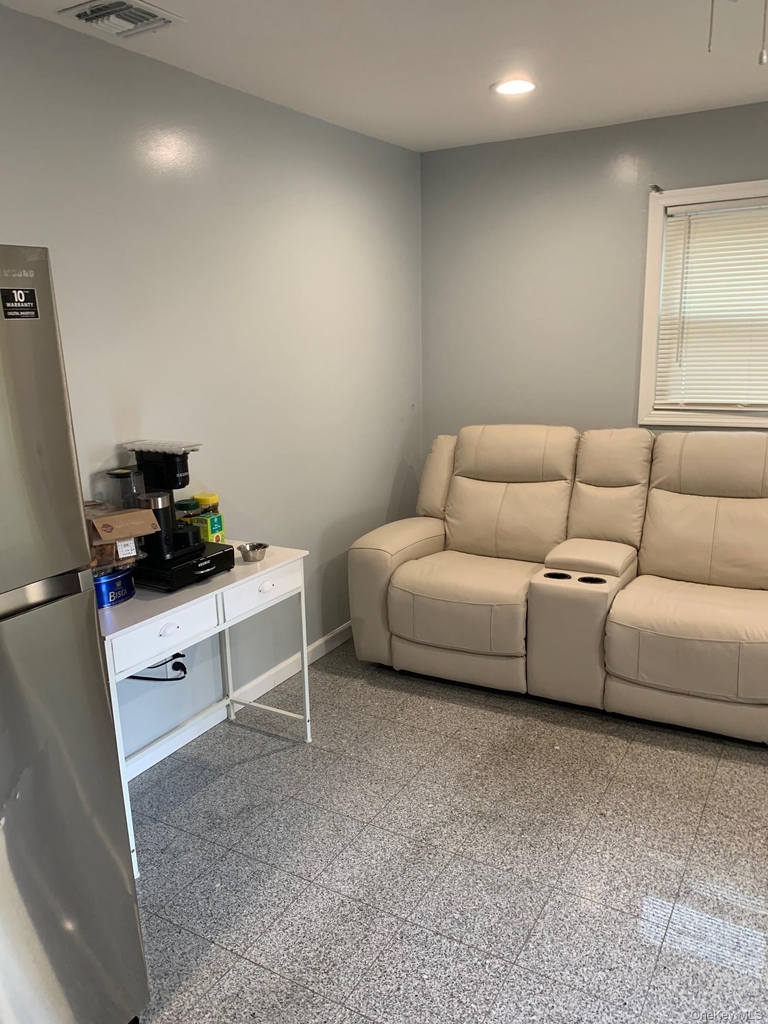 1093 Round Swamp Road - Photo 5