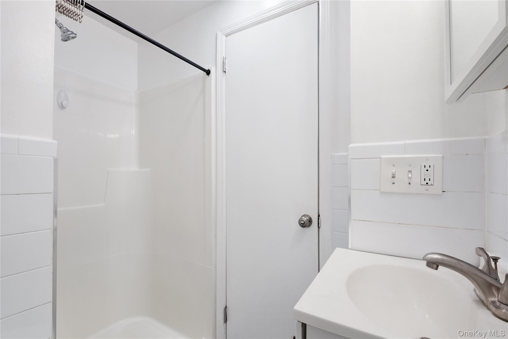 44 Robertson Avenue - Photo 12