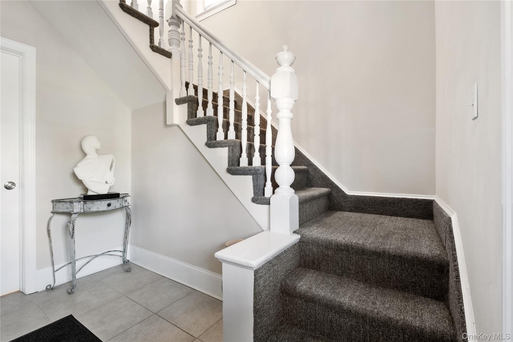 44 Robertson Avenue - Photo 2
