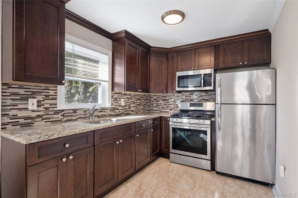 44 Robertson Avenue - Photo 3