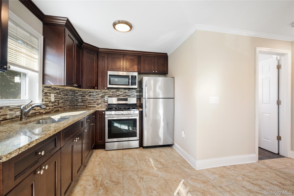 44 Robertson Avenue - Photo 6