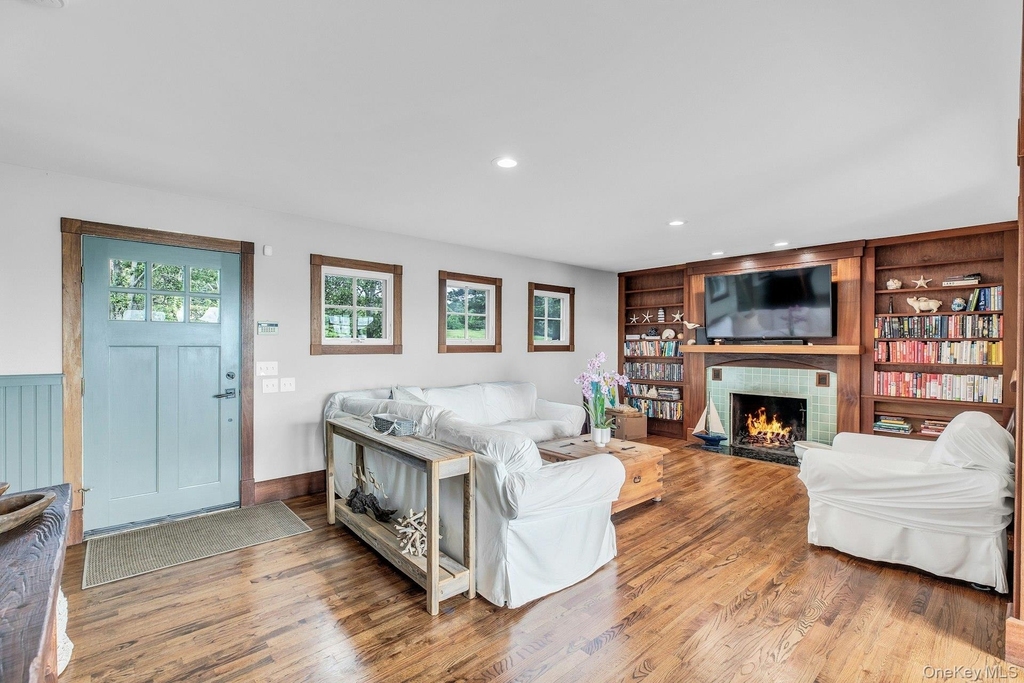 310 E Montauk Highway - Photo 9