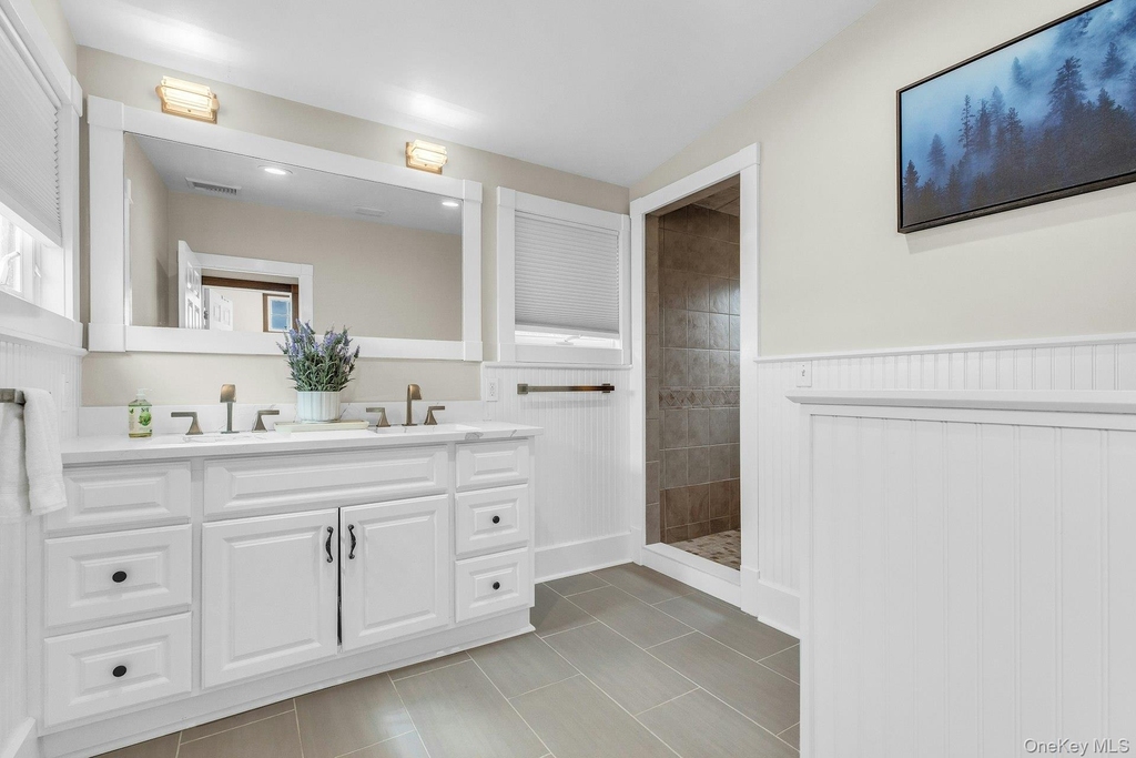 310 E Montauk Highway - Photo 22