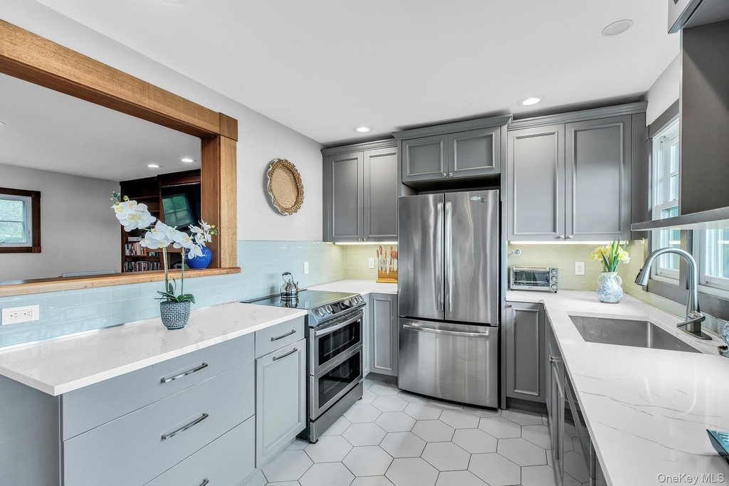 310 E Montauk Highway - Photo 13
