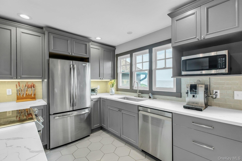 310 E Montauk Highway - Photo 14