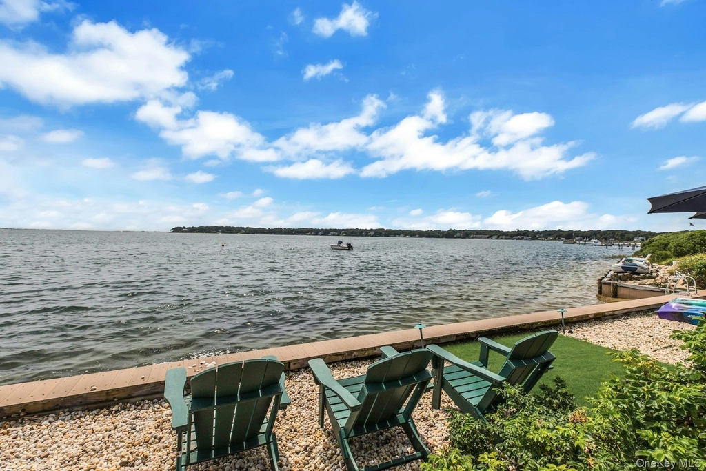 310 E Montauk Highway - Photo 4