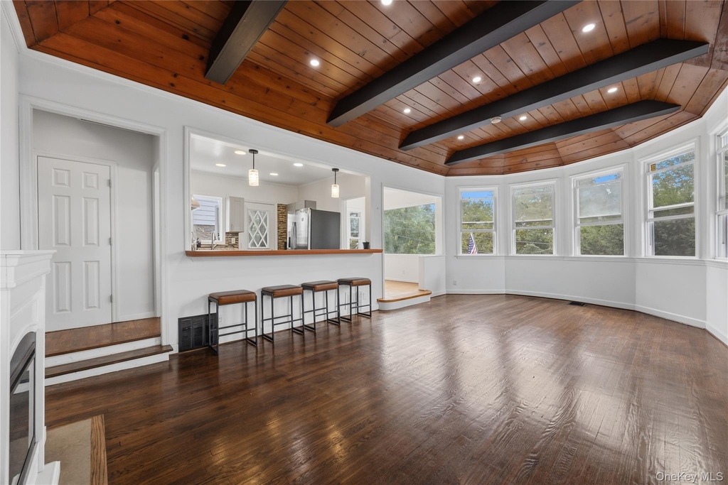3404 Mohegan Avenue - Photo 5