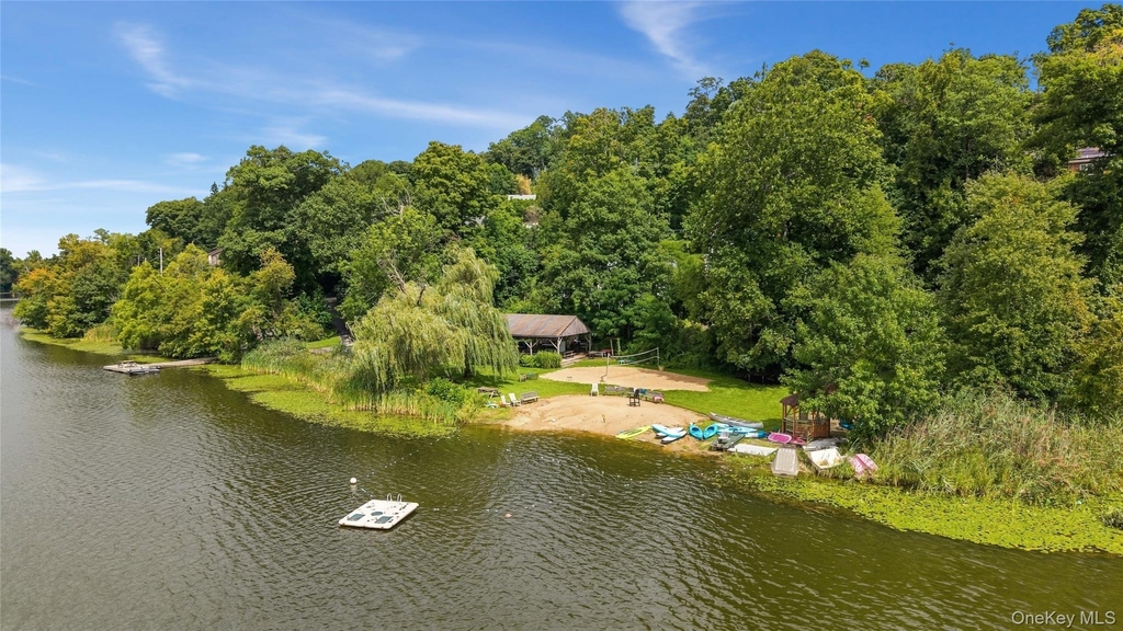 3404 Mohegan Avenue - Photo 23