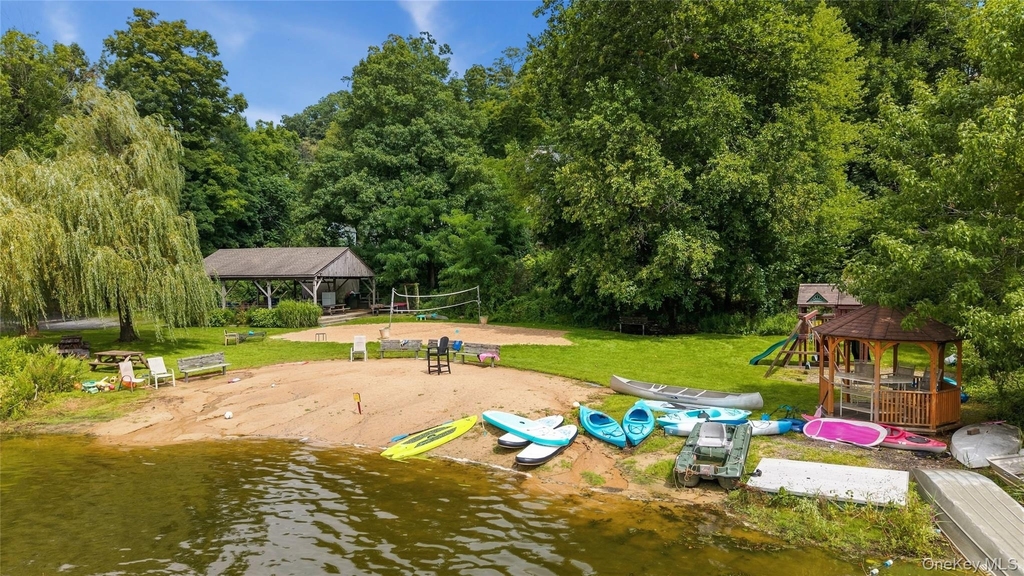 3404 Mohegan Avenue - Photo 24