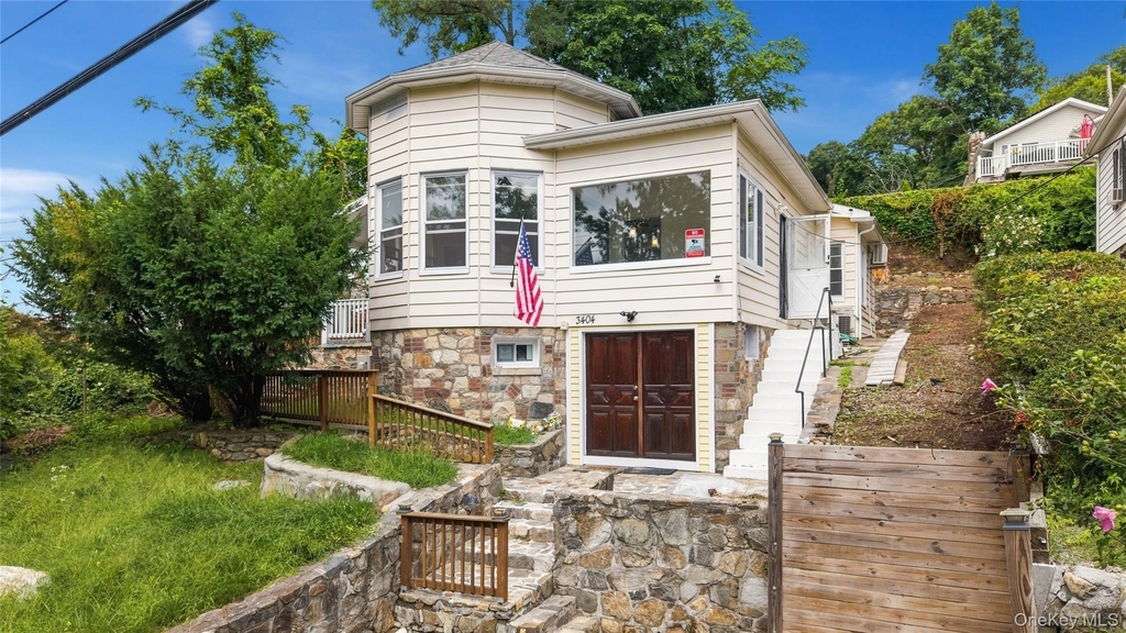 3404 Mohegan Avenue - Photo 1