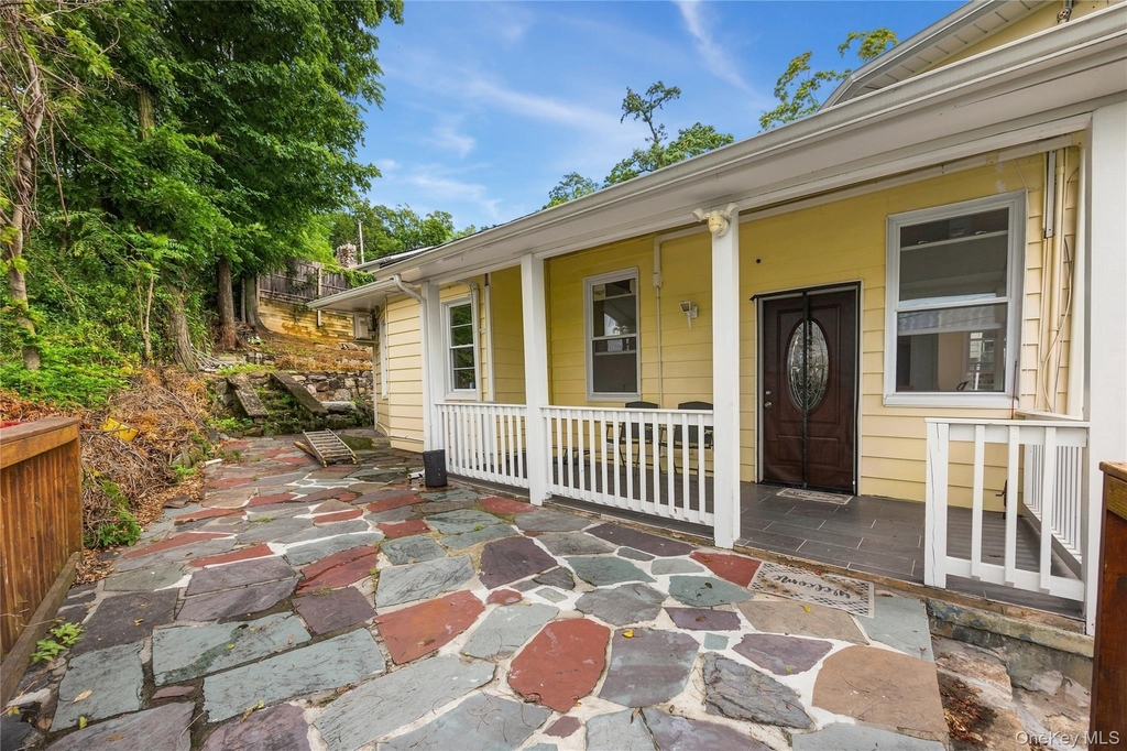 3404 Mohegan Avenue - Photo 2