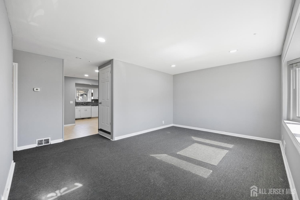 48 Buchanan Avenue - Photo 1