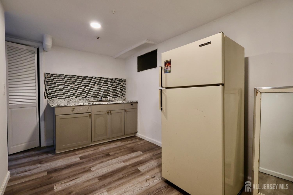 48 Buchanan Avenue - Photo 22
