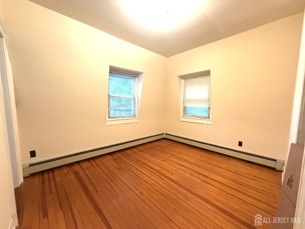 207 Woodbridge Avenue - Photo 3