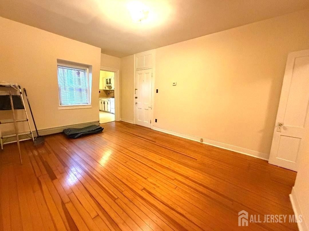 207 Woodbridge Avenue - Photo 1