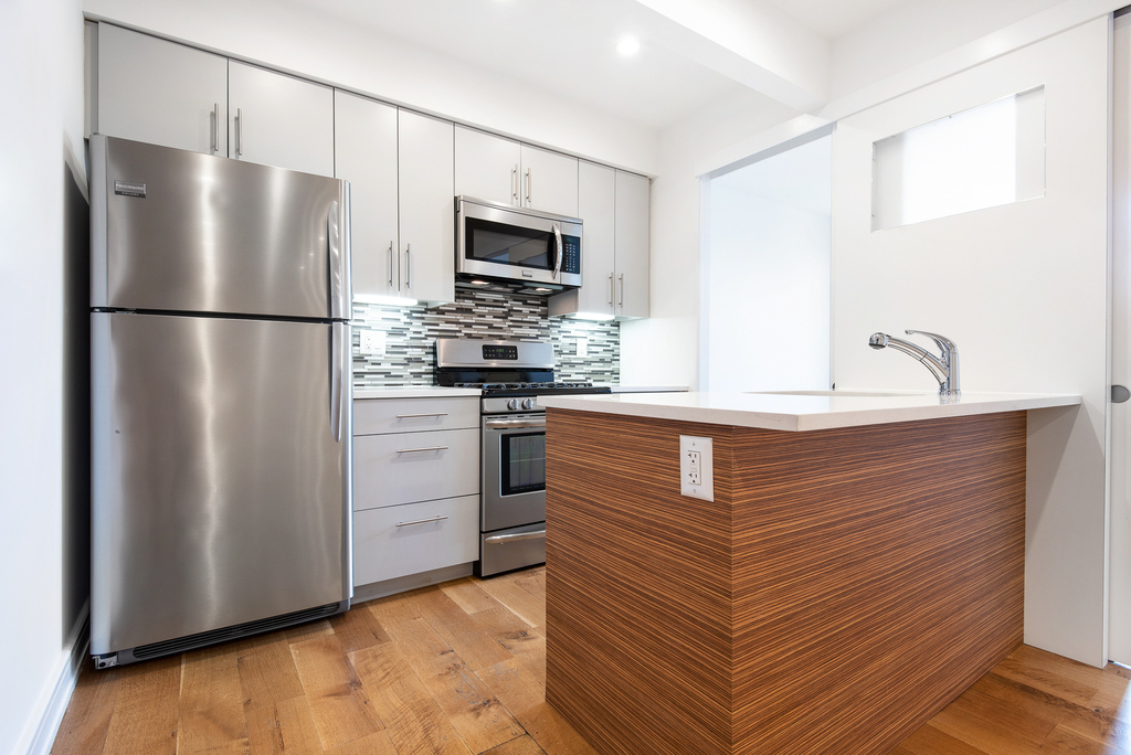 79 Kingsland Avenue - Photo 1