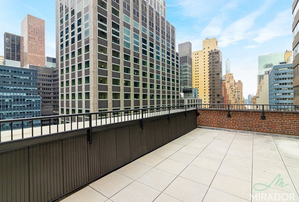 132 E 45th Street - Photo 21