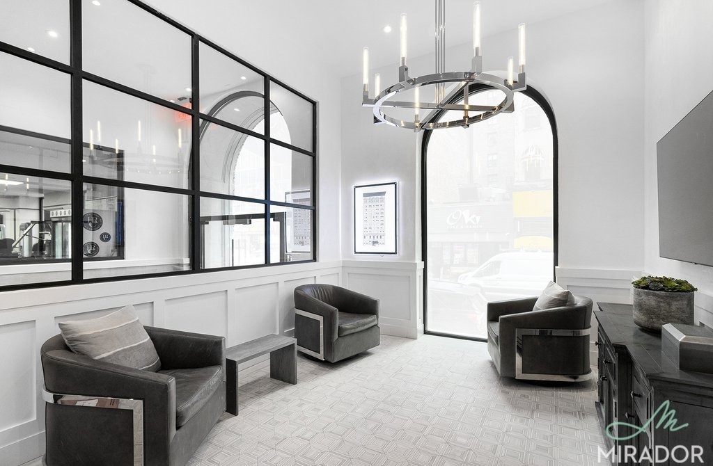 132 E 45th Street - Photo 7