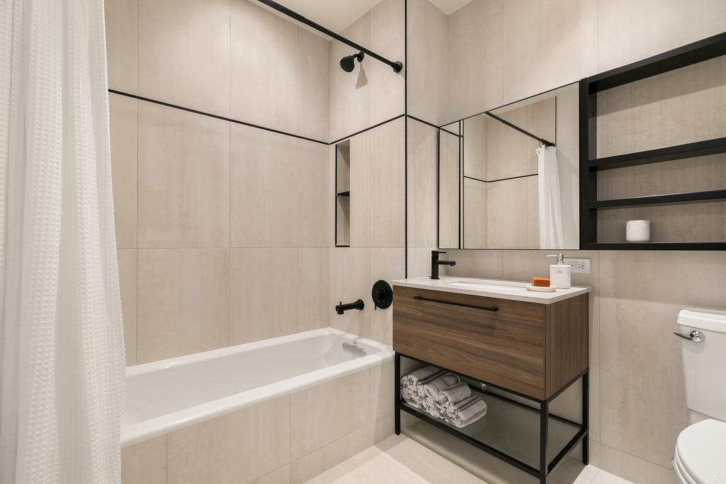 860 Lorimer Street - Photo 2