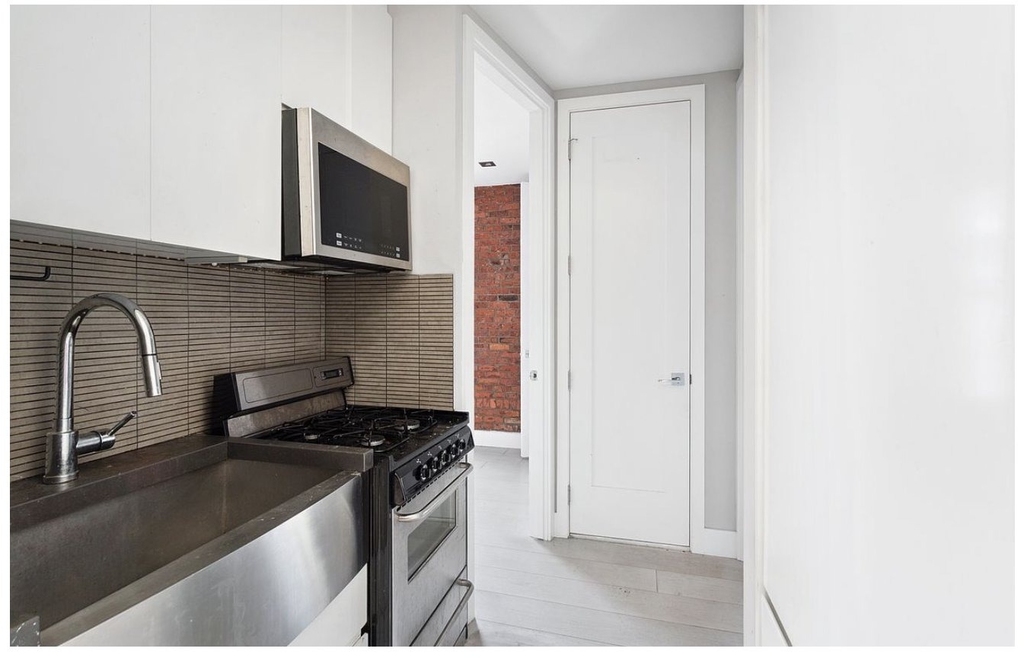 459 W 50th Street - Photo 1