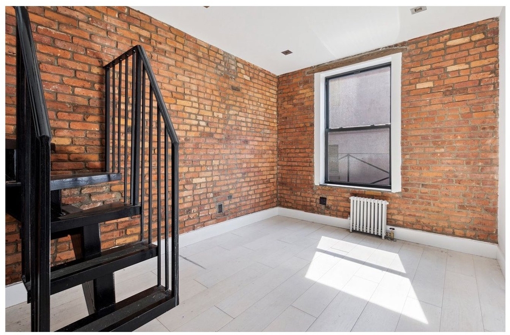 459 W 50th Street - Photo 0
