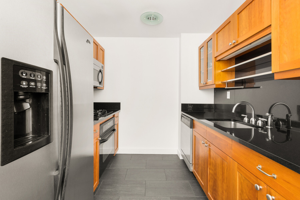 425 5th Avenue - Photo 2
