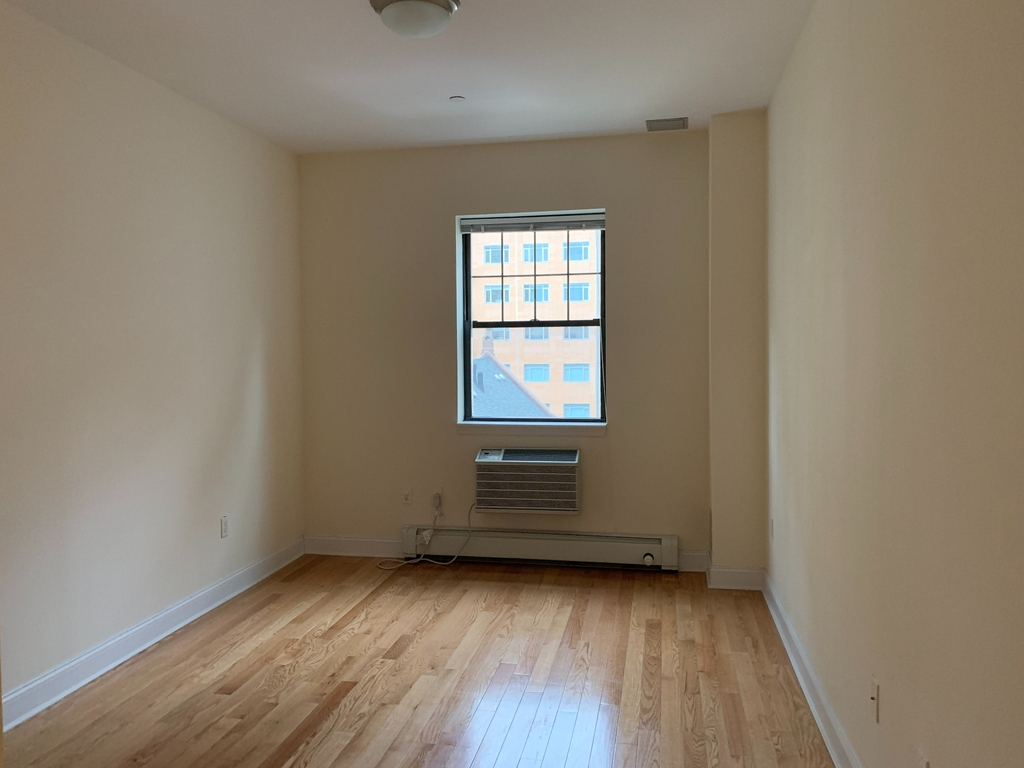 101 Clinton Street - Photo 2