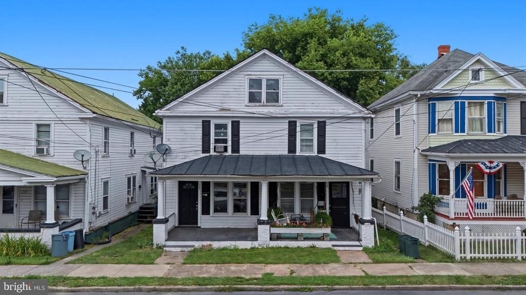 730 W John Street - Photo 1