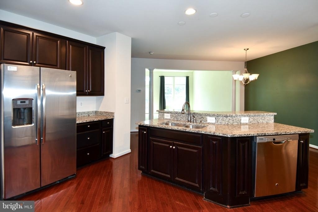 41673 Mcmonagle Square - Photo 4
