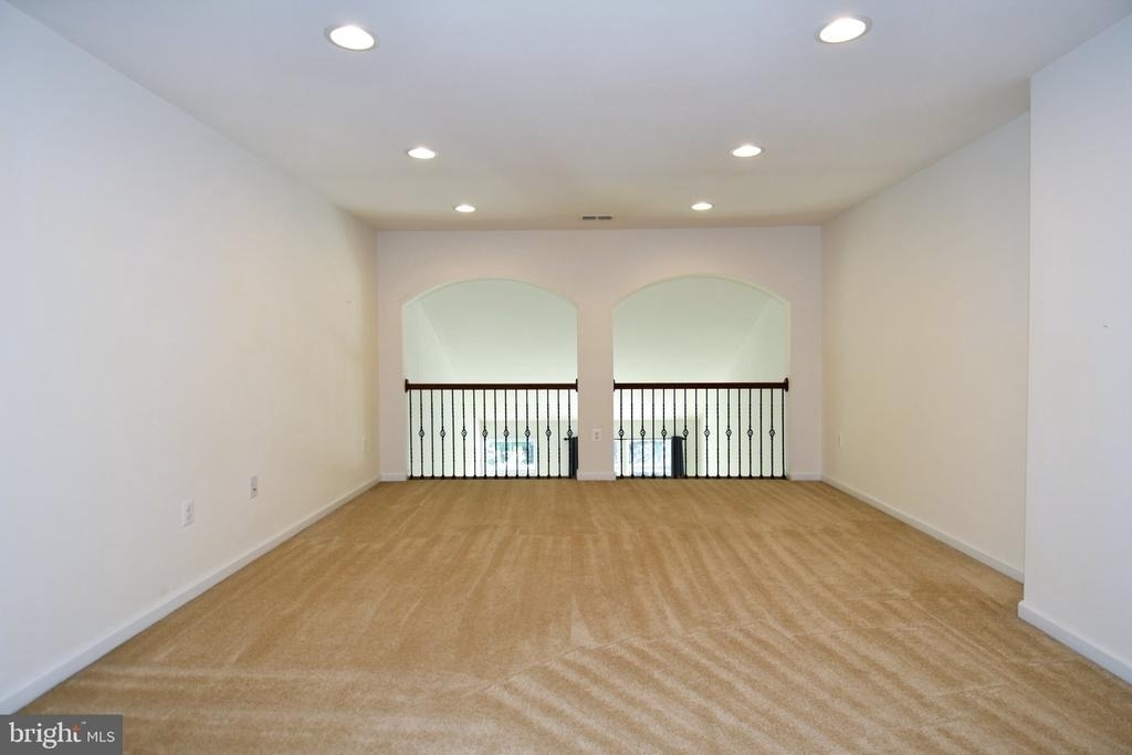 41673 Mcmonagle Square - Photo 20