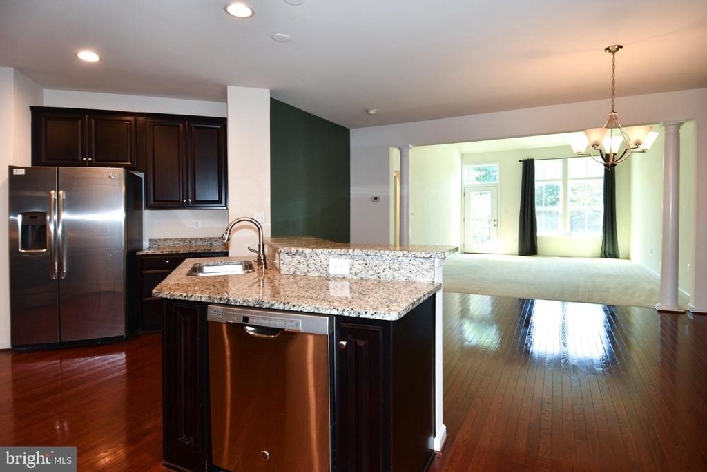 41673 Mcmonagle Square - Photo 2