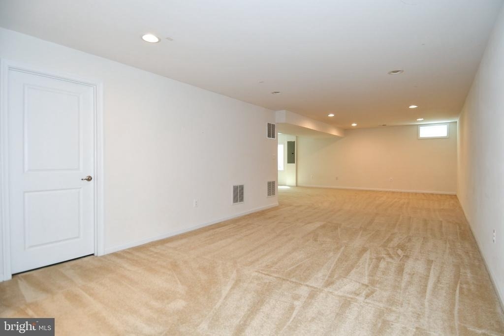 41673 Mcmonagle Square - Photo 32