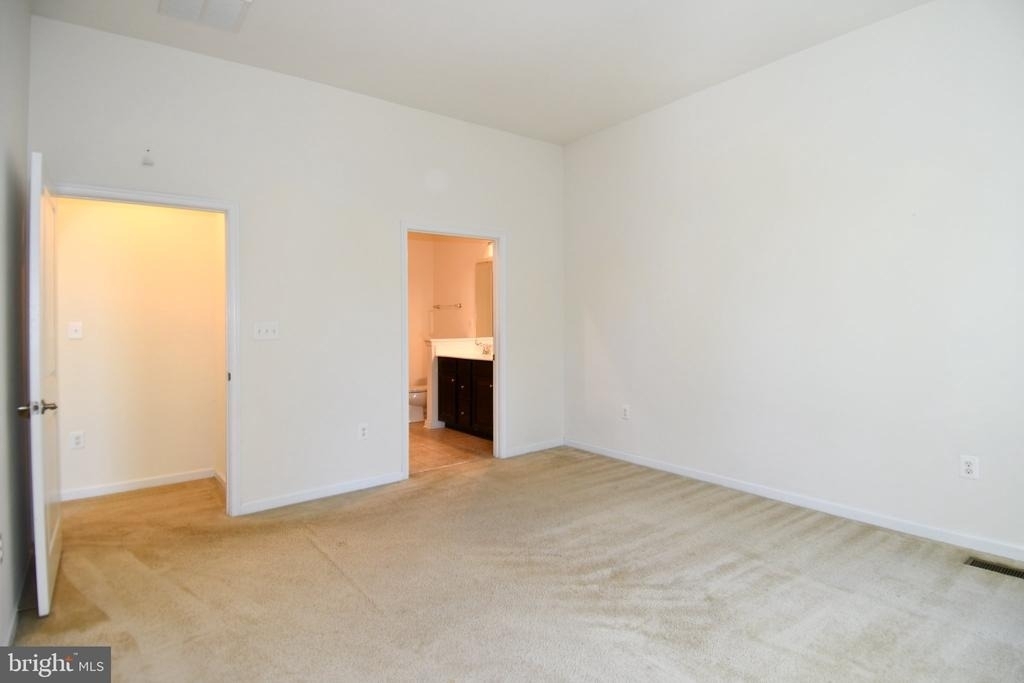 41673 Mcmonagle Square - Photo 11