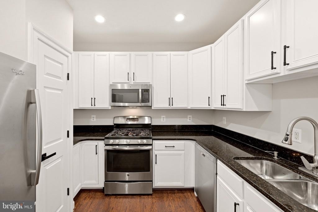 46368 Utica Square - Photo 11