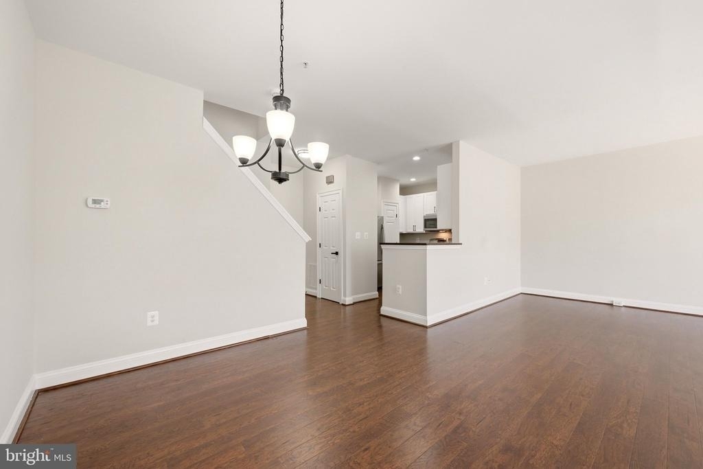 46368 Utica Square - Photo 9