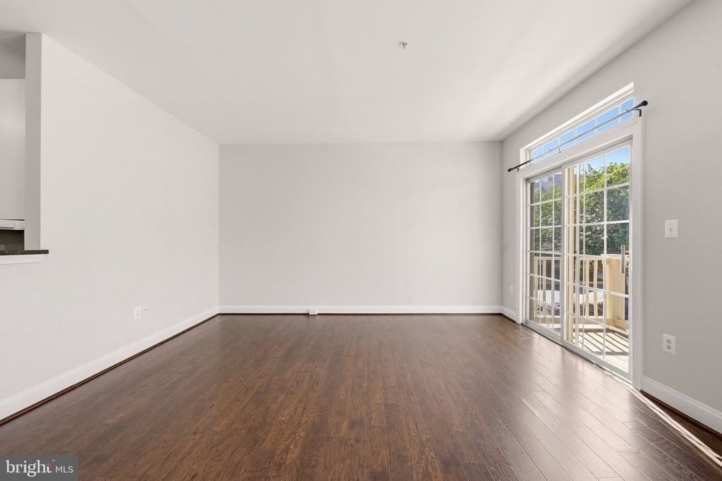 46368 Utica Square - Photo 4