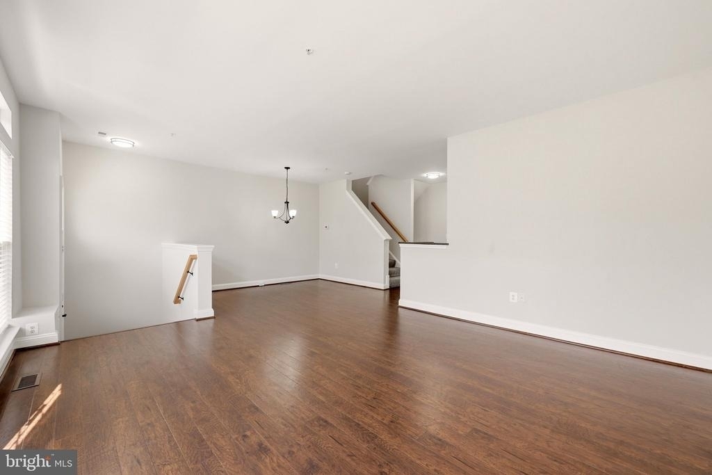 46368 Utica Square - Photo 6