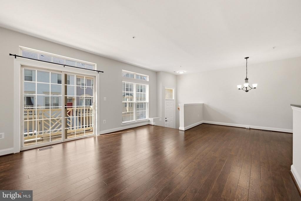 46368 Utica Square - Photo 7