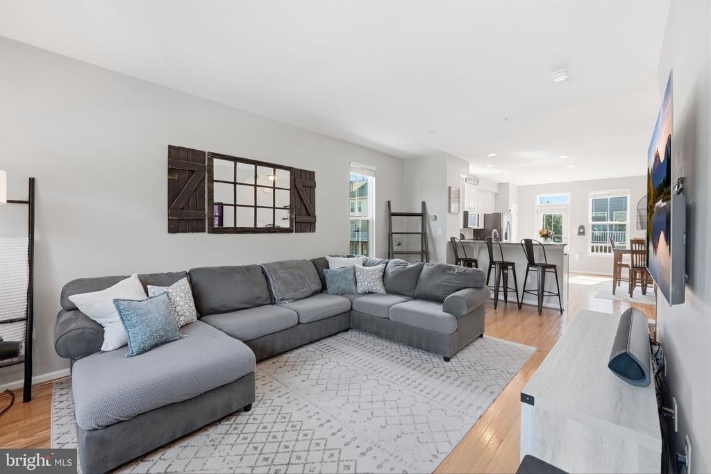 24877 Coats Square - Photo 8