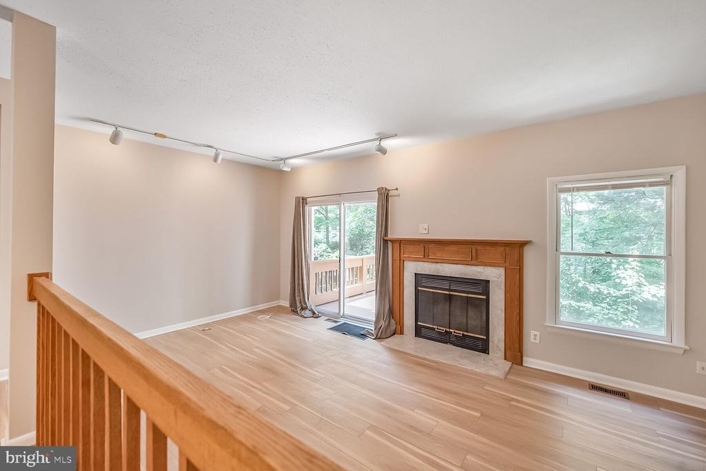 1657 Oak Spring Way - Photo 3