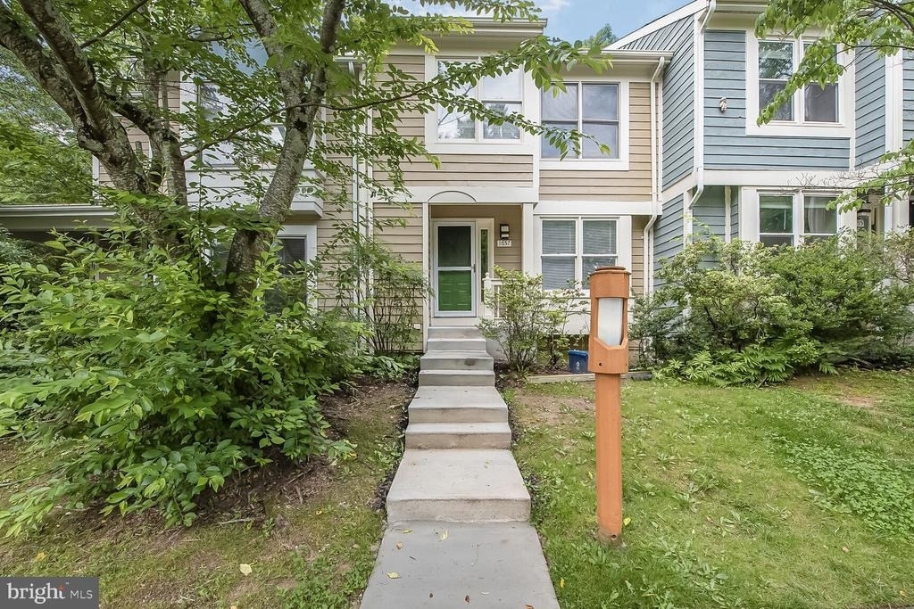 1657 Oak Spring Way - Photo 0