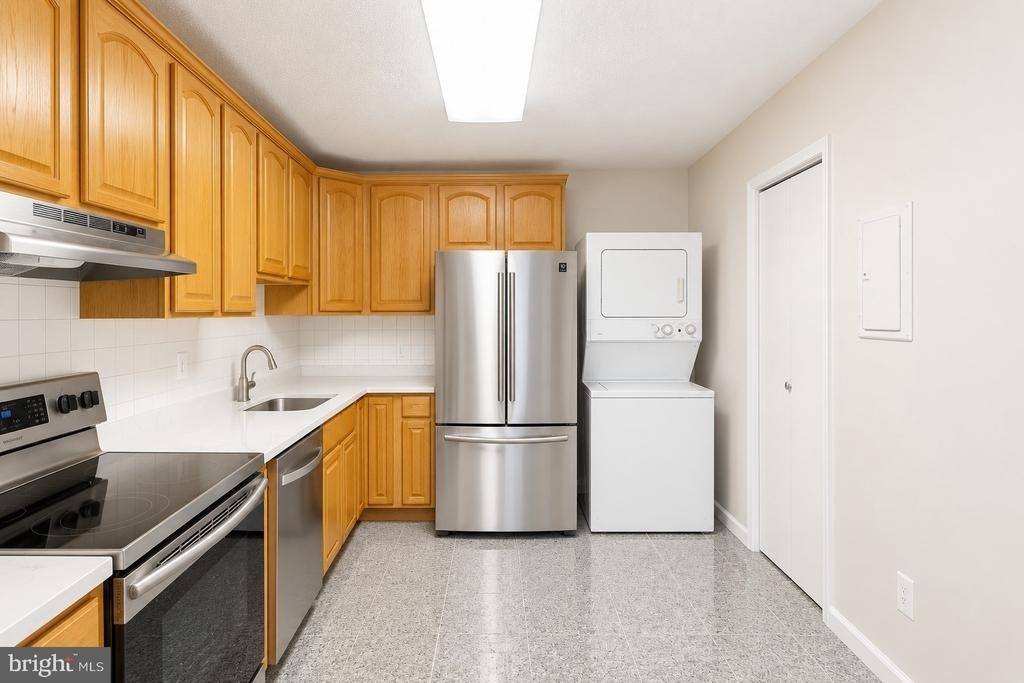 8380 Greensboro Drive - Photo 15