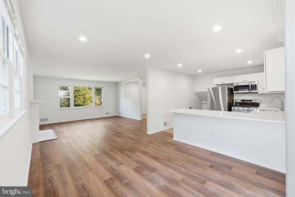 8009 Gosport Lane - Photo 6