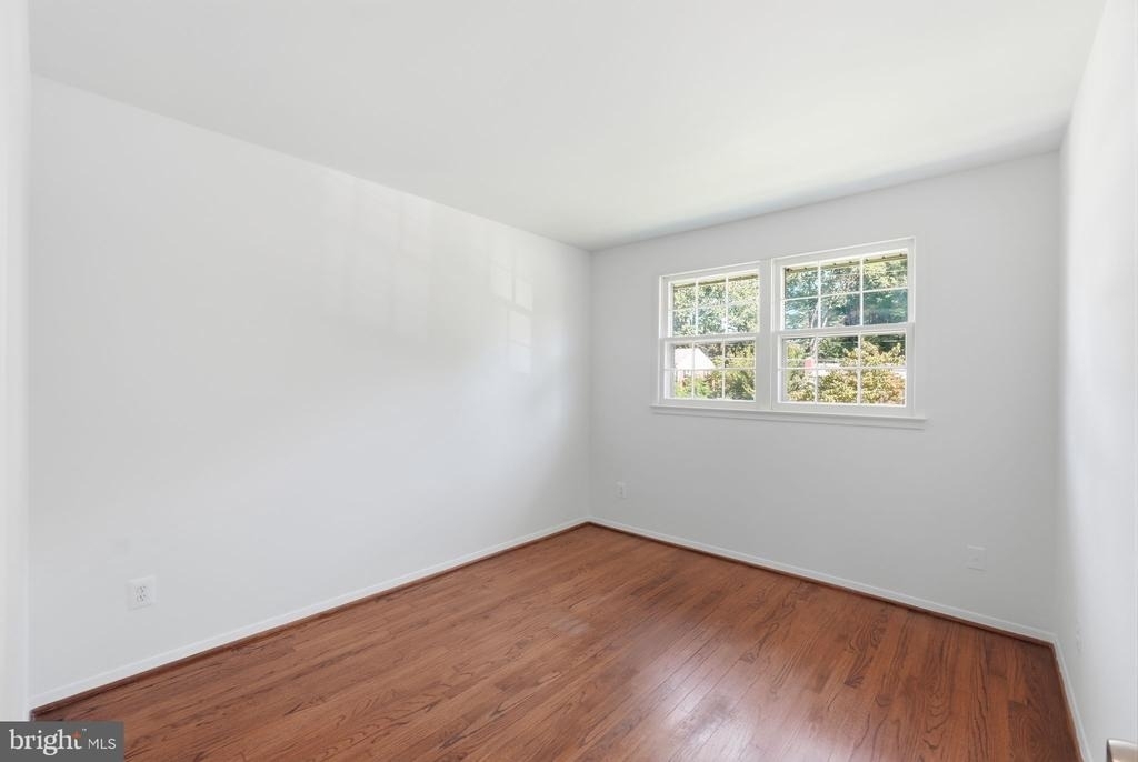 8009 Gosport Lane - Photo 14