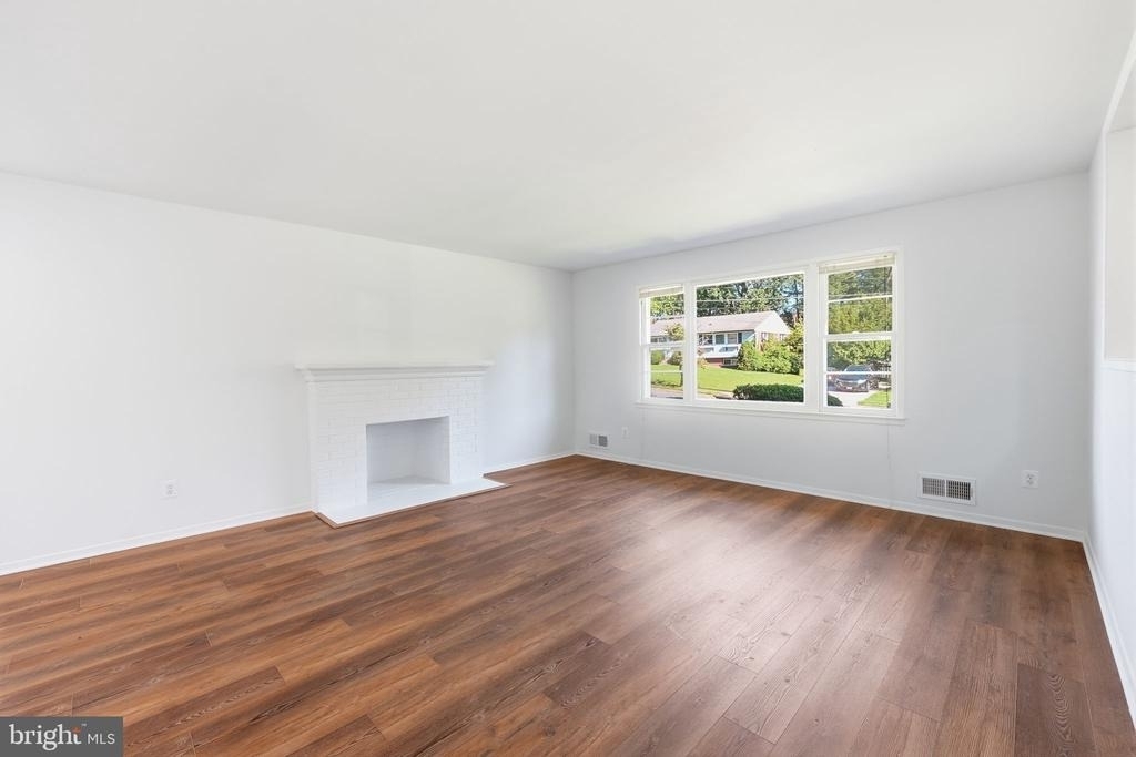 8009 Gosport Lane - Photo 3