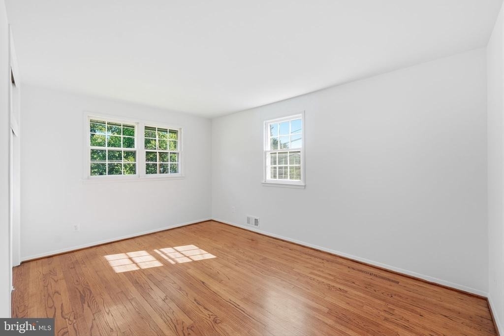 8009 Gosport Lane - Photo 12