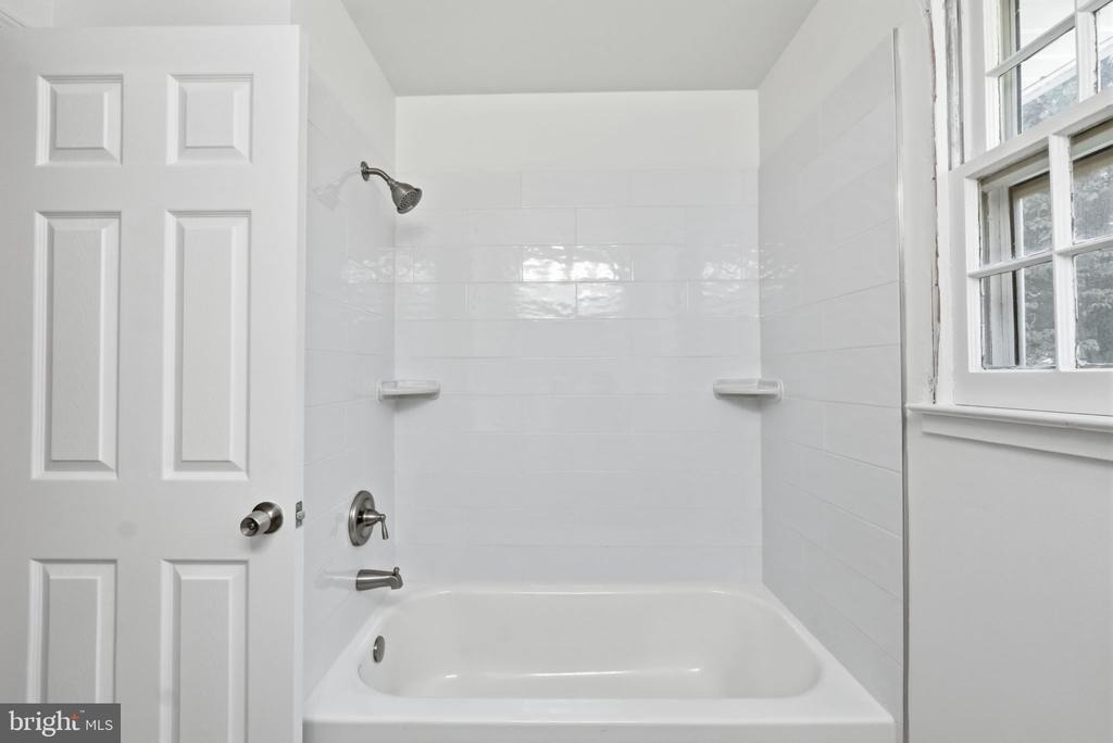 8009 Gosport Lane - Photo 10