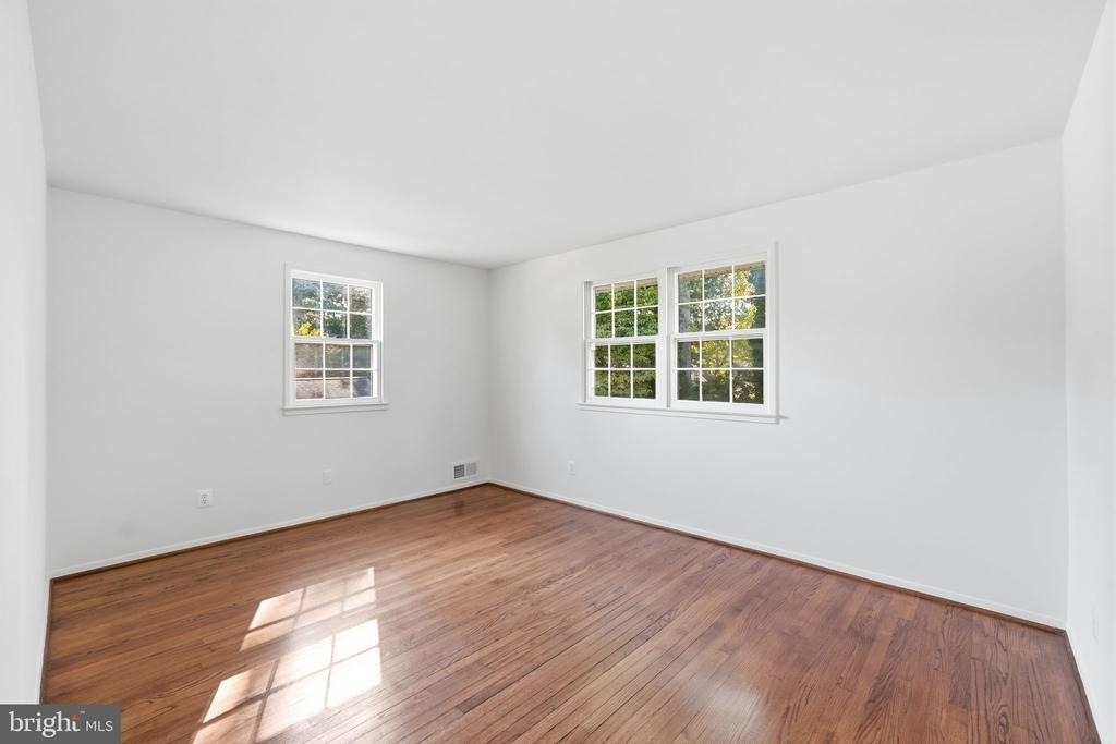 8009 Gosport Lane - Photo 9