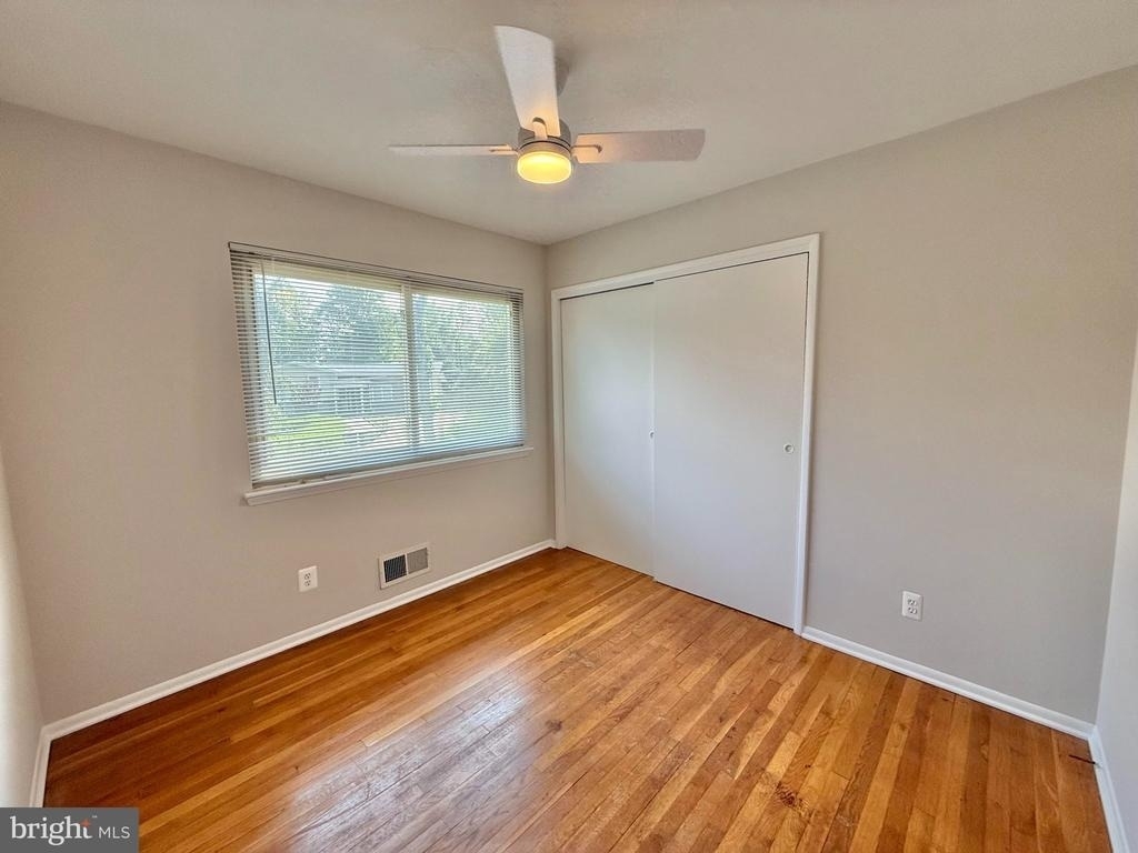 7700 Glenister Drive - Photo 11