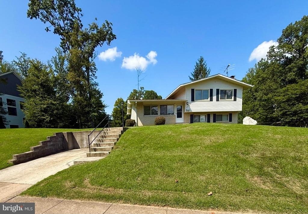 7700 Glenister Drive - Photo 0